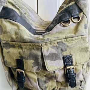 Lightly used Roxy camouflage crossbody bag with adjustable strap!